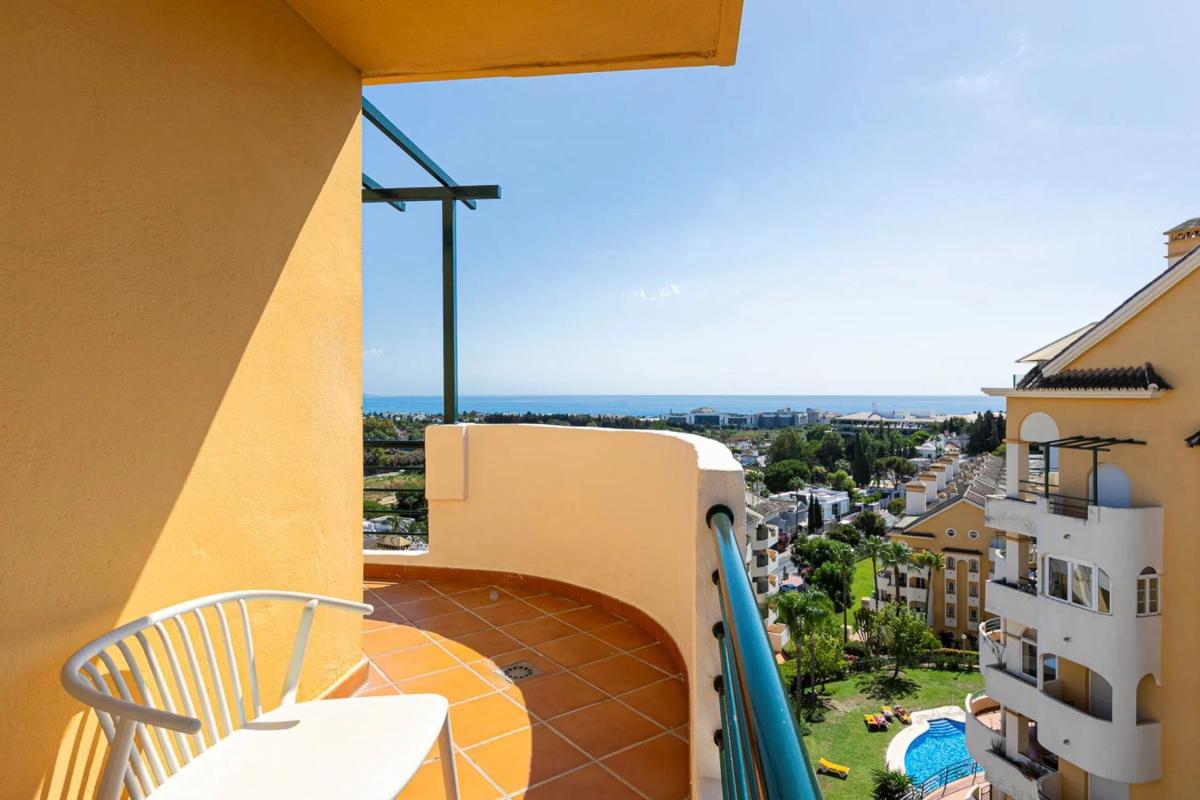Venta de duplex en CL ADELFAS, Marbella photo 4