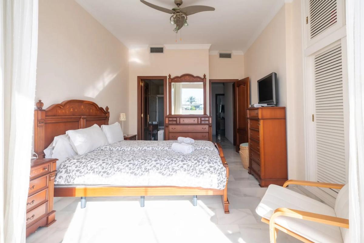 Venta de piso en CL GARDENIAS LAS, 3, Marbella
 photo 5