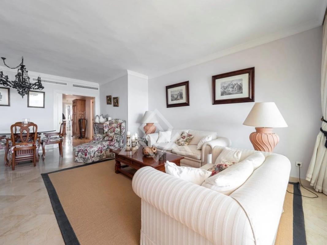 Venta de piso en Calle Margarita De Austria, Marbella
 photo 2