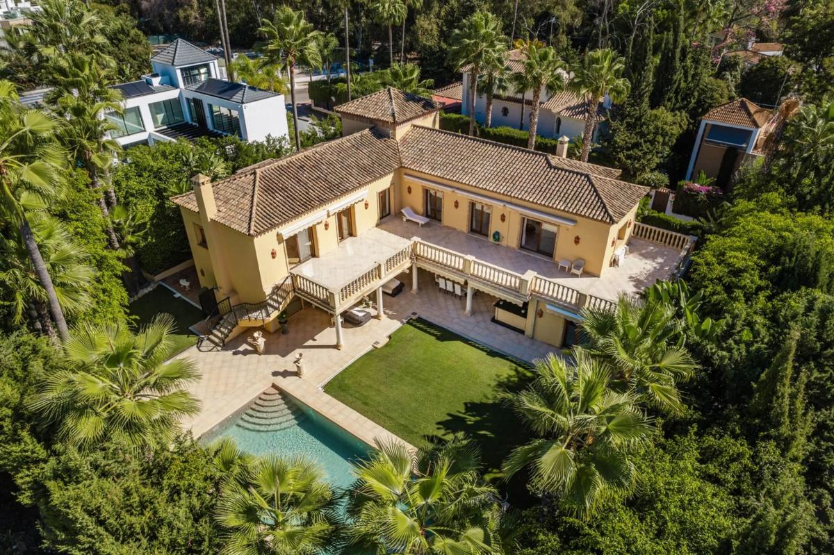 Venta de chalet independiente en Barrio Nueva Andalucía, Marbella
photo 2