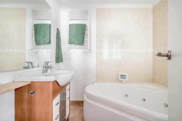 Piso en venta en Calle Azahar, Marbella
 photo 2