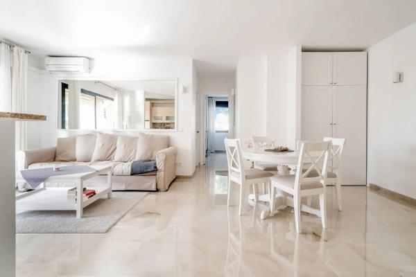 Mieszkanie na sprzedaż w  Calle las Acacìas, 6, Marbella photo 2