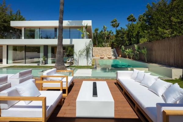 Independent chalet for sale in Barrio Nueva Andalucía, Marbella
 photo 2