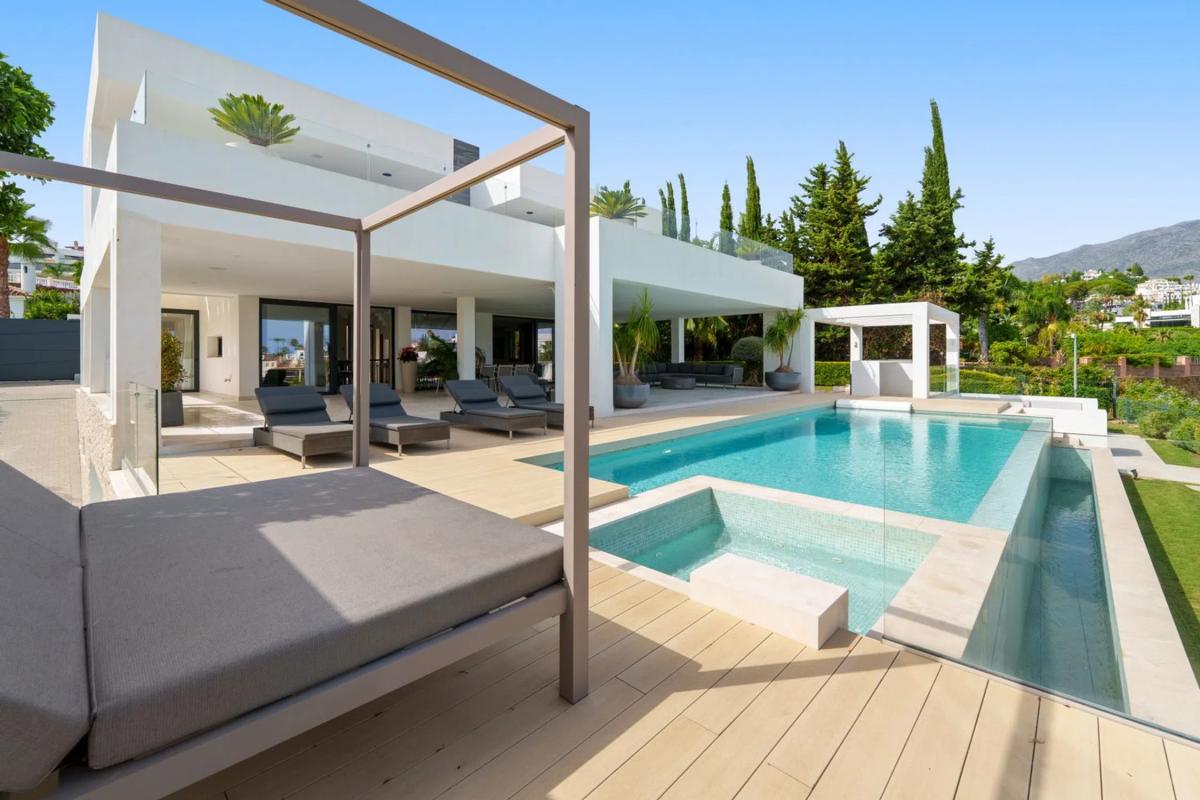 Venta de chalet independiente en Barrio Nueva Andalucía, Marbella
photo 3