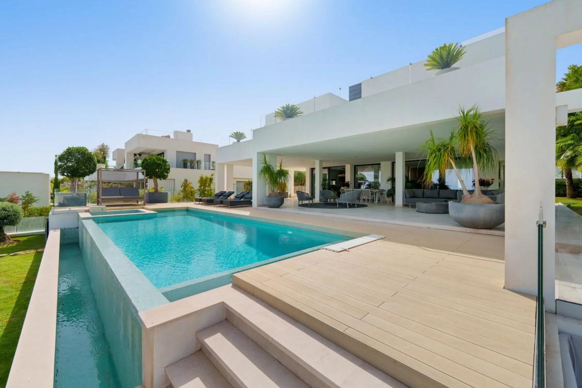 Venta de chalet independiente en Barrio Nueva Andalucía, Marbella
photo 4