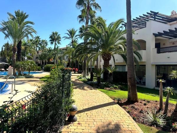 Mieszkanie na sprzedaż w  Calle de las Adelfas, Marbella photo 2