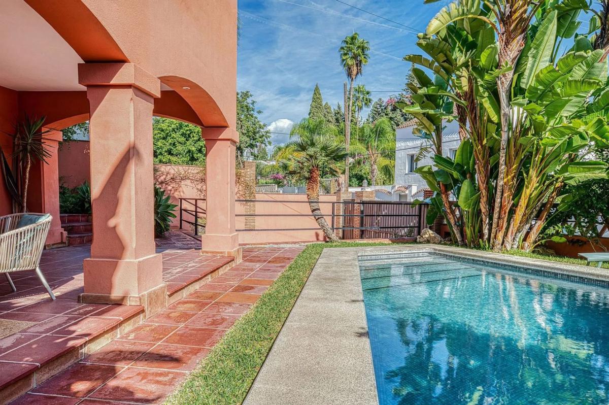 Venta de chalet independiente en Barrio Nueva Andalucía, Marbella
photo 2
