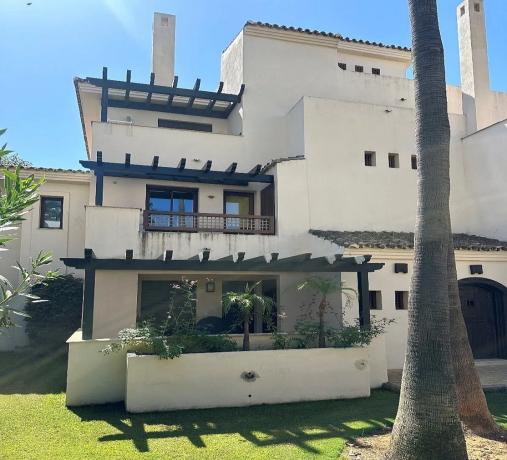 Mieszkanie na sprzedaż w  Calle de las Adelfas, 18, Marbella photo 1
