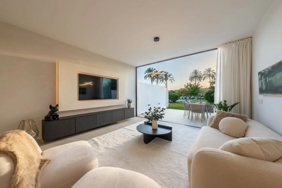 Venta de chalet adosado en Barrio Nueva Andalucía , Marbella photo 3