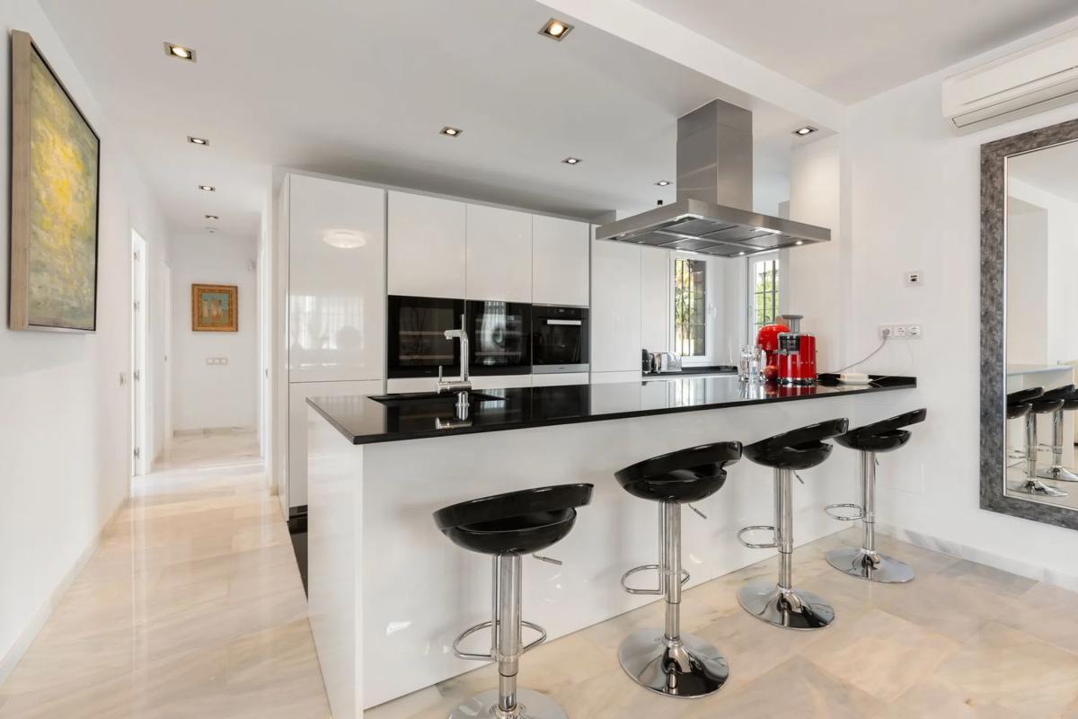 Продажа квартиры на Calle los Tilos, 1, Марбелла
photo 3