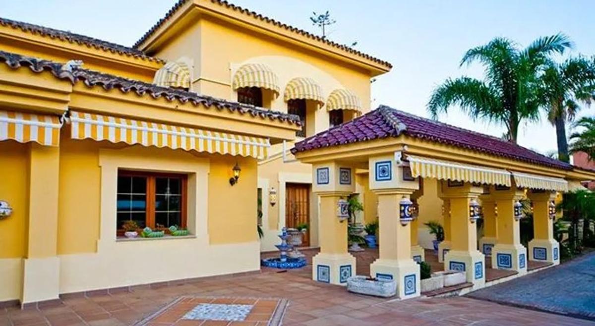 Venta de chalet independiente en Calle los Lirios, Marbella
photo 1