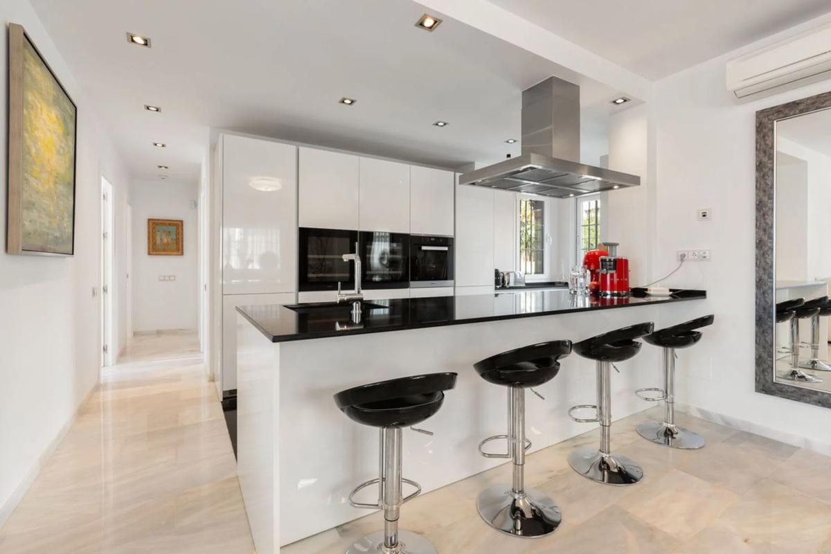 Venta de piso en Barrio Nueva Andalucía, Marbella
photo 2