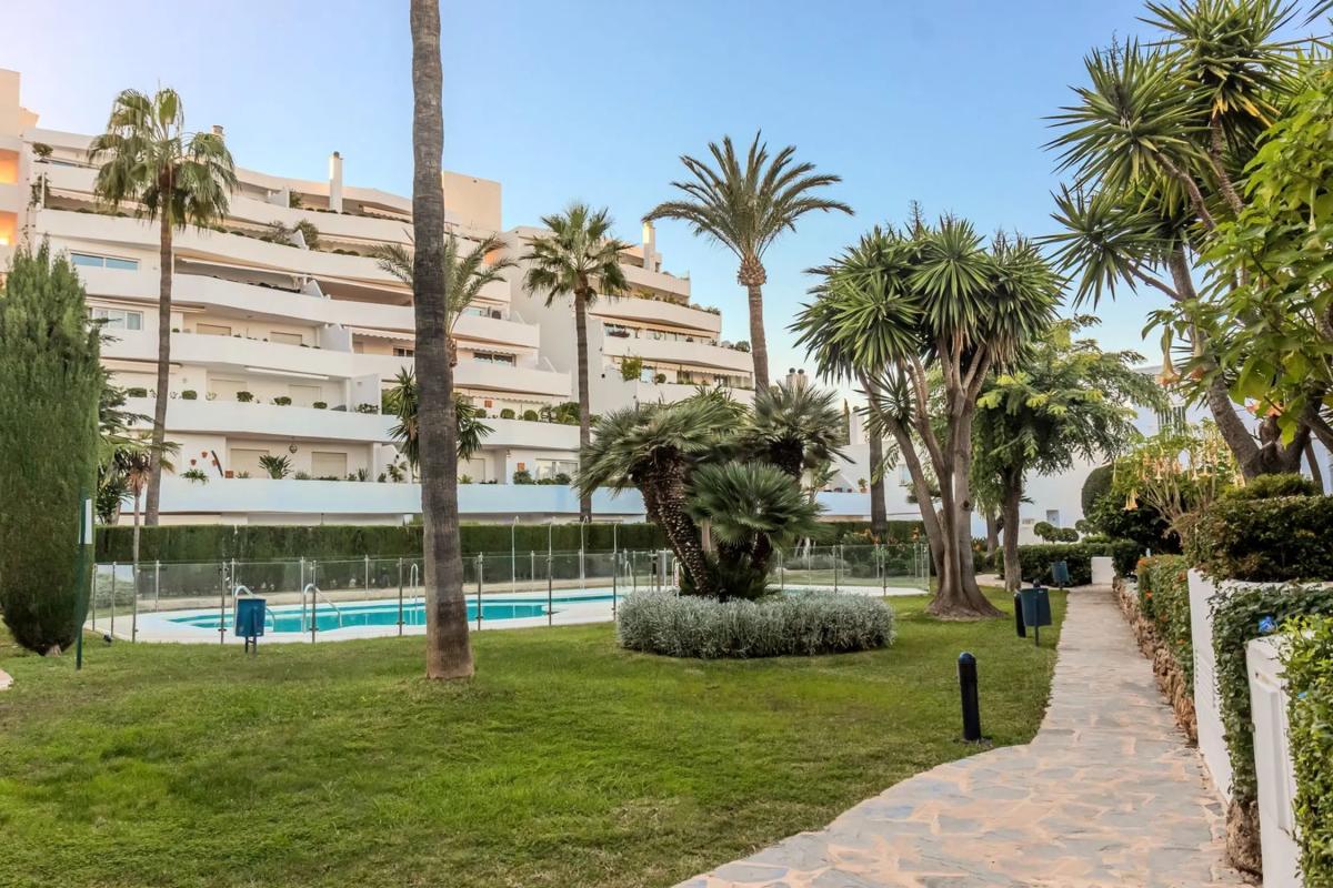 Sprzedaż poddasza w  Calle de las Adelfas, Marbella photo 2