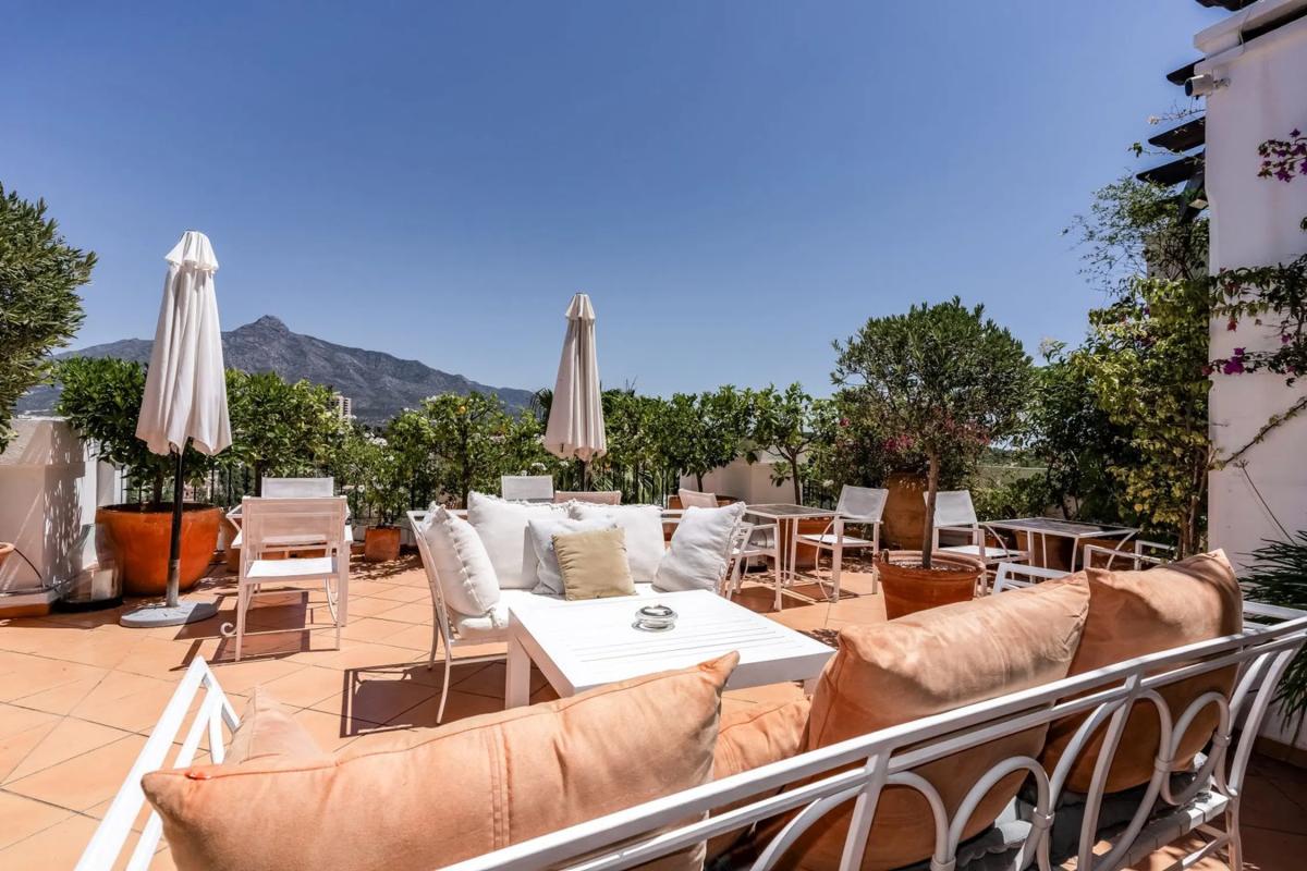 Venta de ático en Barrio Nueva Andalucía, Marbella photo 1