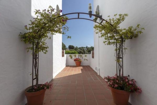 Mieszkanie na sprzedaż w  Barrio Nueva Andalucía, Marbella photo 3