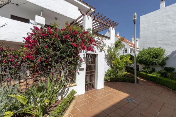 Mieszkanie na sprzedaż w  Barrio Nueva Andalucía, Marbella photo 2