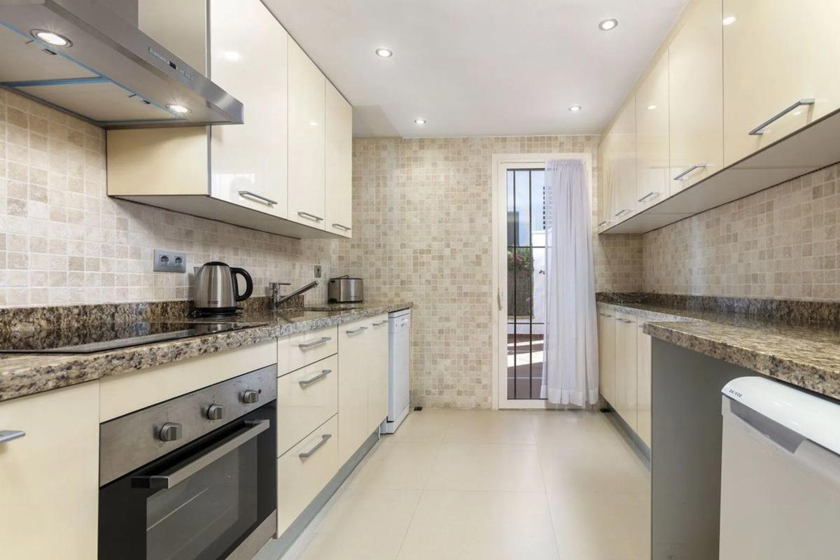 Продажа квартиры на Barrio Nueva Andalucía, Марбелла
 photo 5