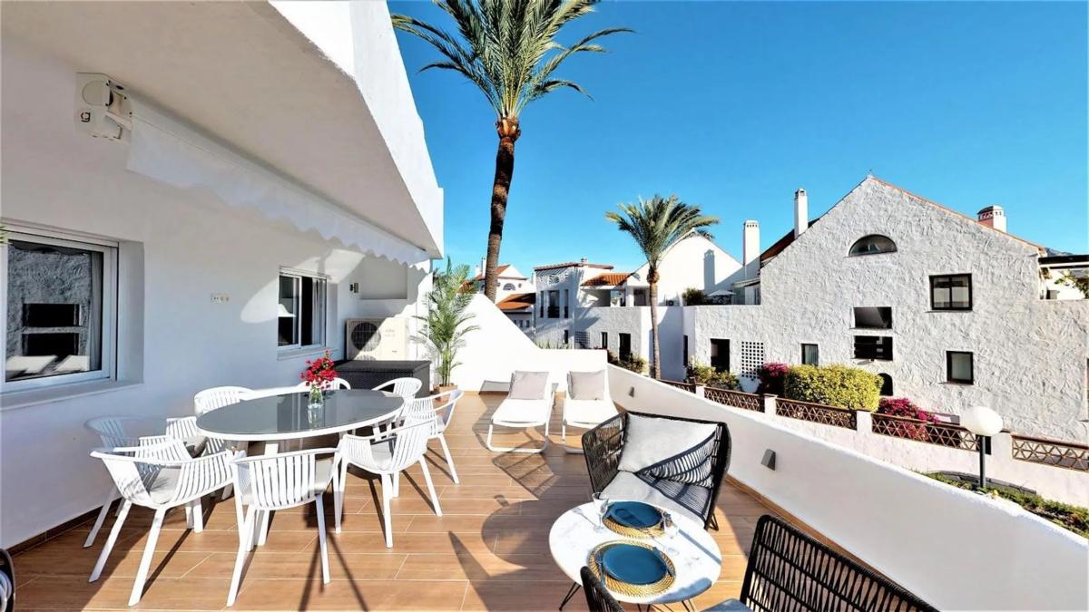 Venta de piso en Barrio Nueva Andalucía, Marbella
 photo 2