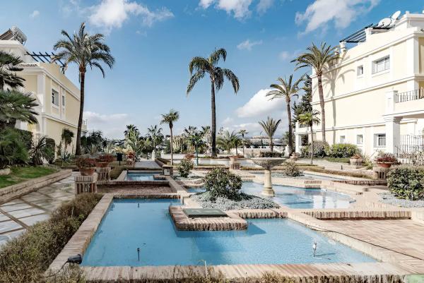 Duplex en venta en Calle el Califa, Marbella photo 3