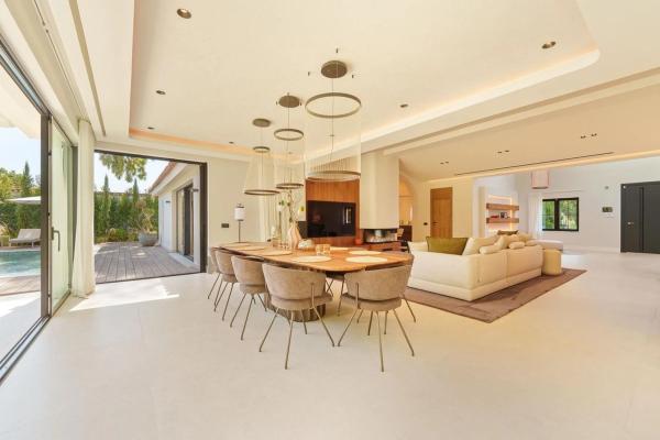 Independent chalet for sale in Calle las Hortensias, Marbella
 photo 4