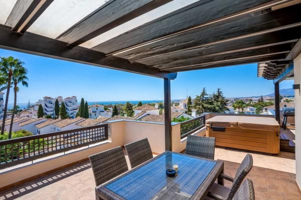 Ático en venta en  Barrio Nueva Andalucía, Marbella photo 1