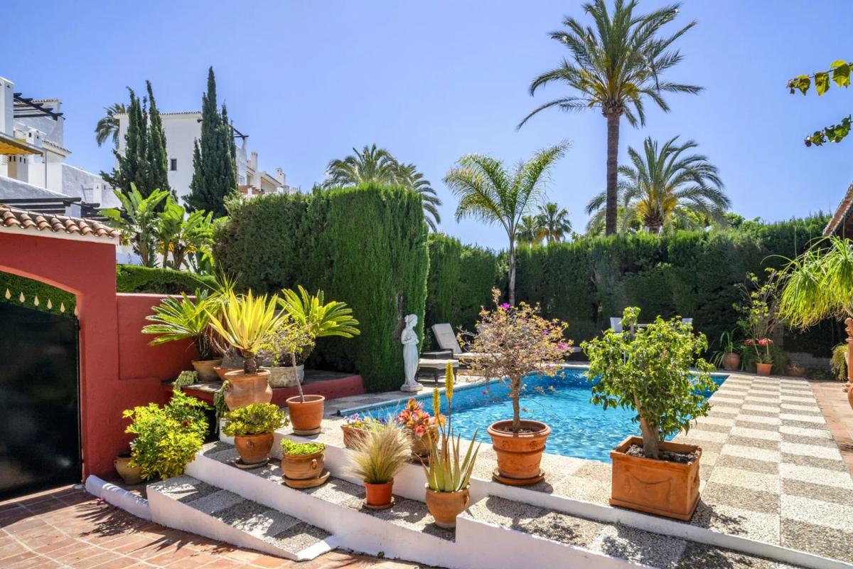 Venta de chalet independiente en Barrio Nueva Andalucía, Marbella
 photo 2