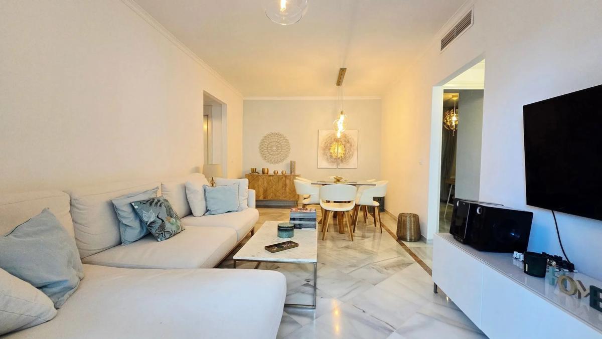 Venta de piso en CL RIO DANUBIO-ALTOS D RODEO, 3, Marbella
 photo 3
