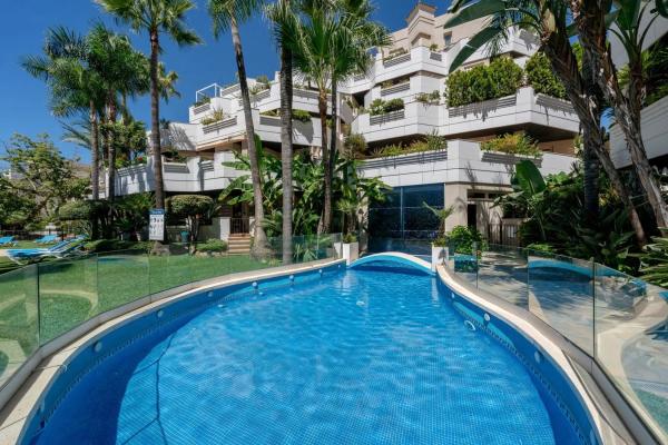 Duplex en venta en Barrio Nueva Andalucía, Marbella photo 1
