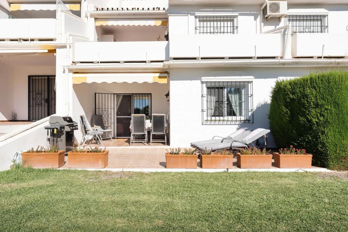 Venta de piso en Urbanización B, 7, Marbella
 photo 2