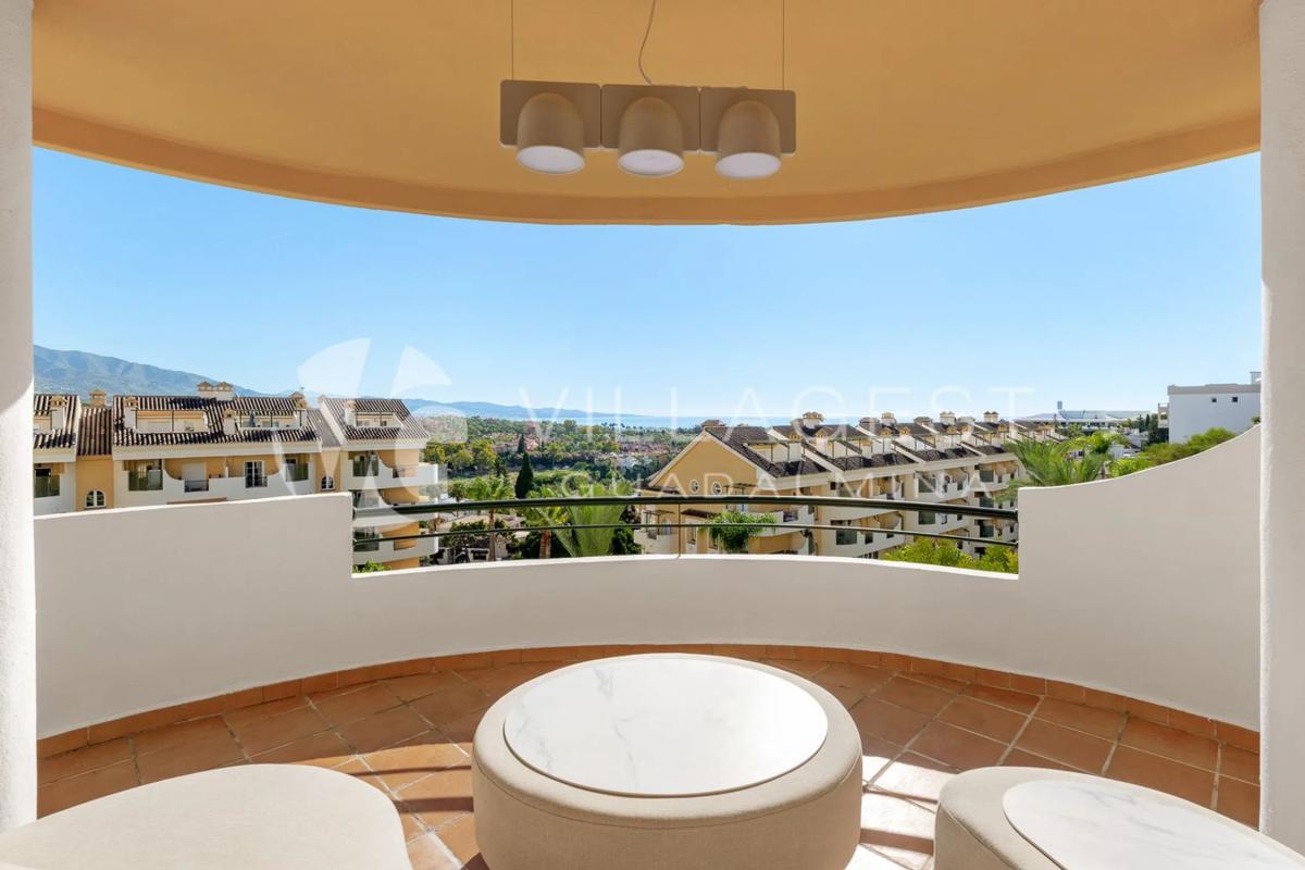 Venta de duplex en Calle de las Adelfas, Marbella photo 2