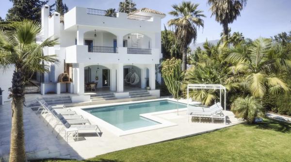 Independent chalet for sale in Barrio Nueva Andalucía, Marbella
 photo 1