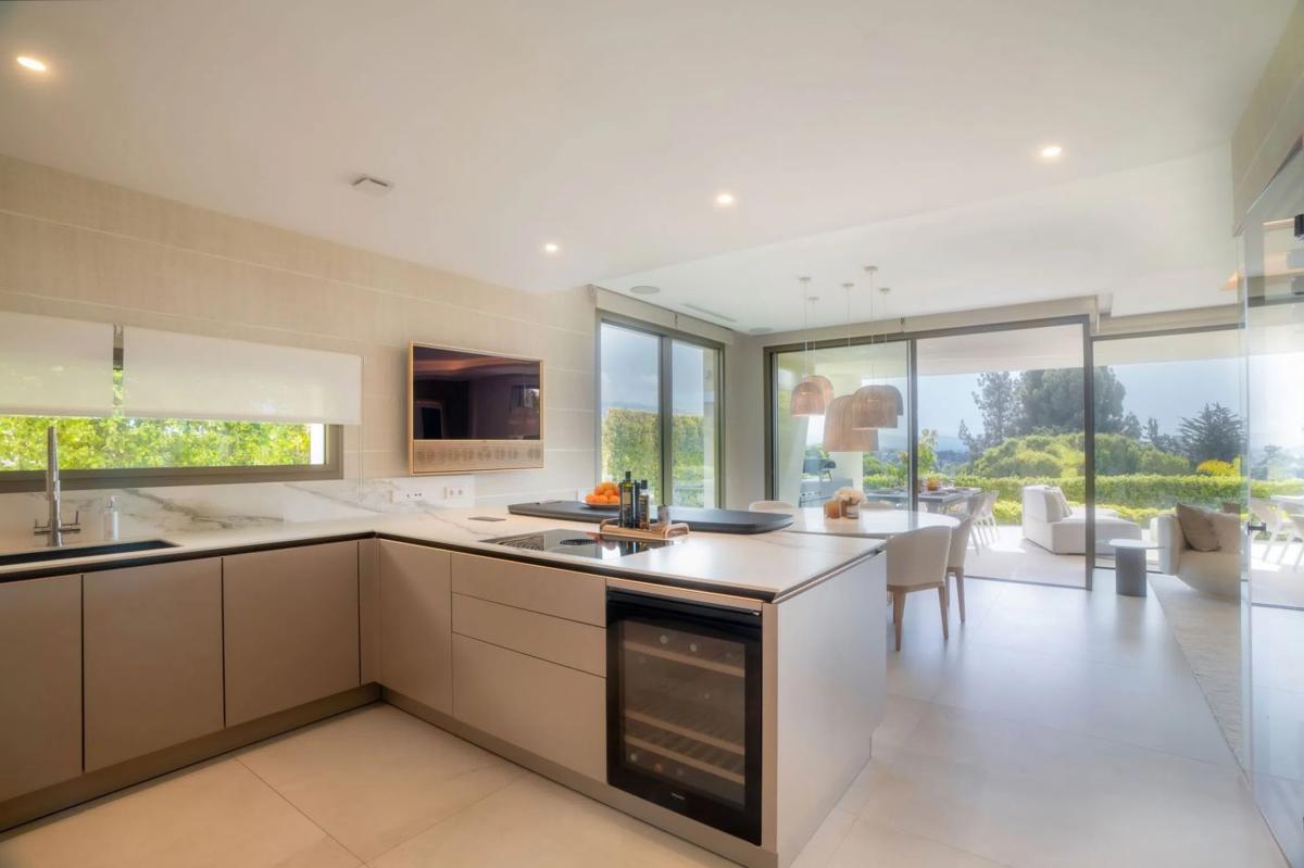Venta de chalet independiente en CL REAL-NVA ANDALUCIA D, Marbella
photo 1