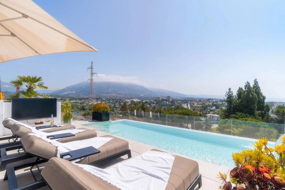 Venta de chalet independiente en CL REAL-NVA ANDALUCIA D, Marbella
photo 2