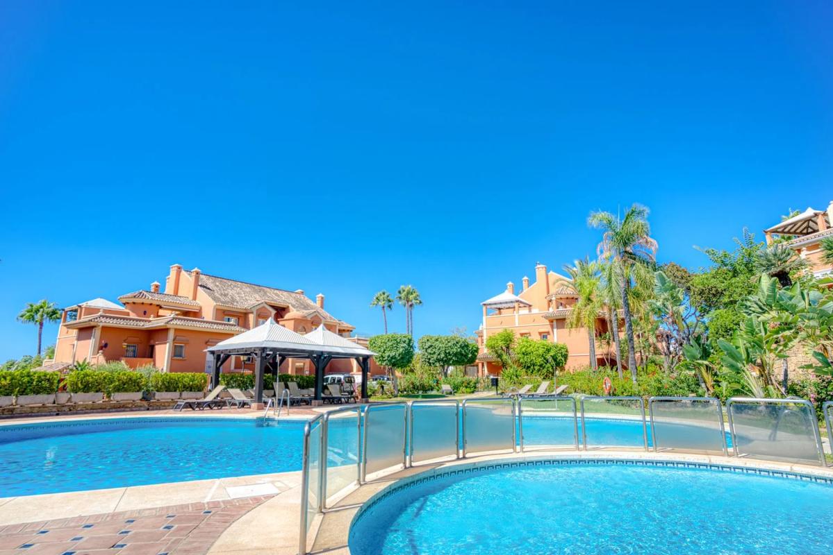 Venta de duplex en Calle Yedras, Marbella photo 1