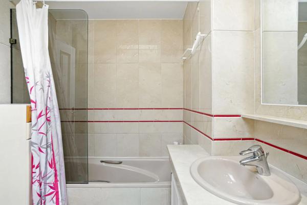 Duplex en venta en Calle Yedras, Marbella photo 4