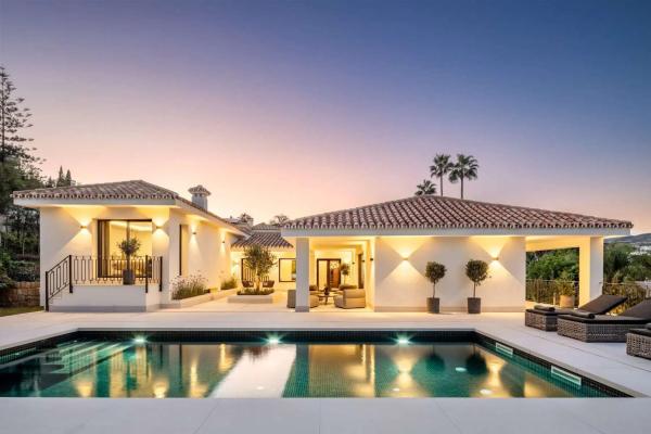 Independent chalet for sale in Calle Juan Belmonte, Marbella
 photo 1