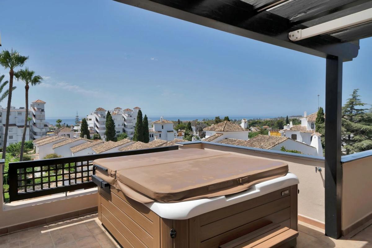 Sprzedaż poddasza w Calle de las Adelfas, Marbella photo 1