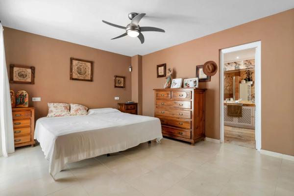 Mieszkanie na sprzedaż w  Calle las Acacìas s/n, Marbella photo 2