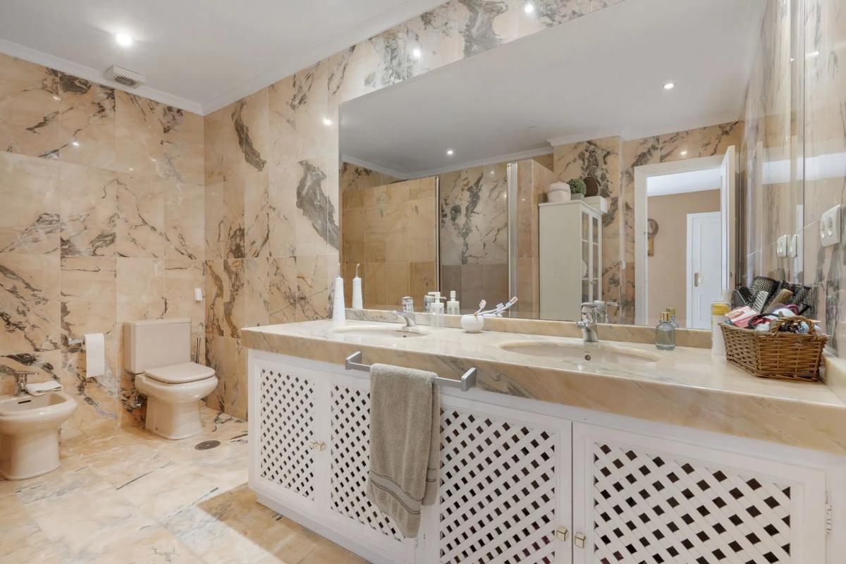 Venta de piso en Barrio Nueva Andalucía, Marbella
photo 1