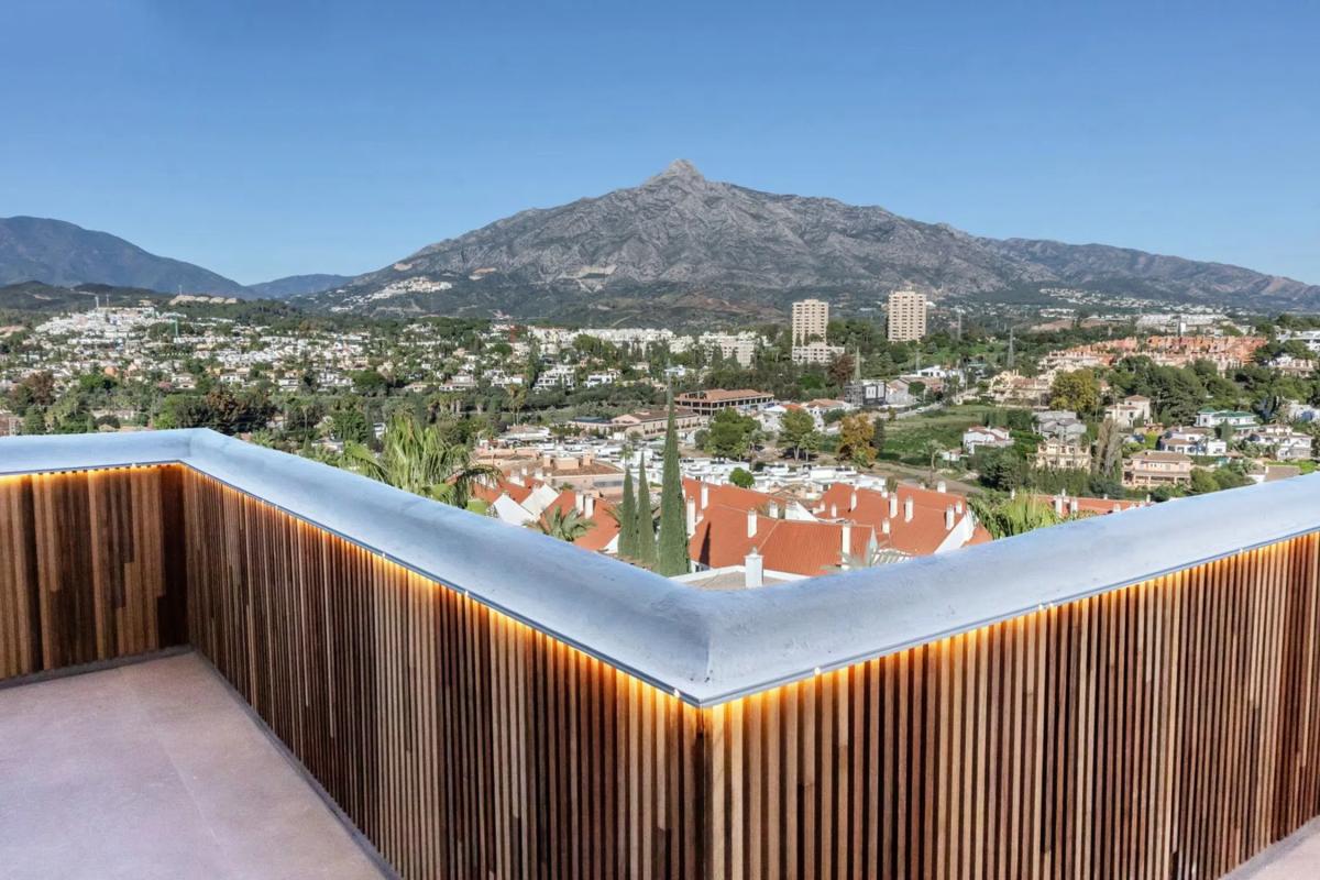 Venta de ático en  Barrio Nueva Andalucía, Marbella photo 2