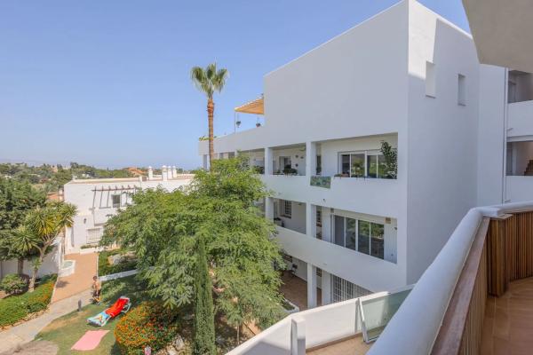 Mieszkanie na sprzedaż w  Calle de las Adelfas, Marbella photo 2