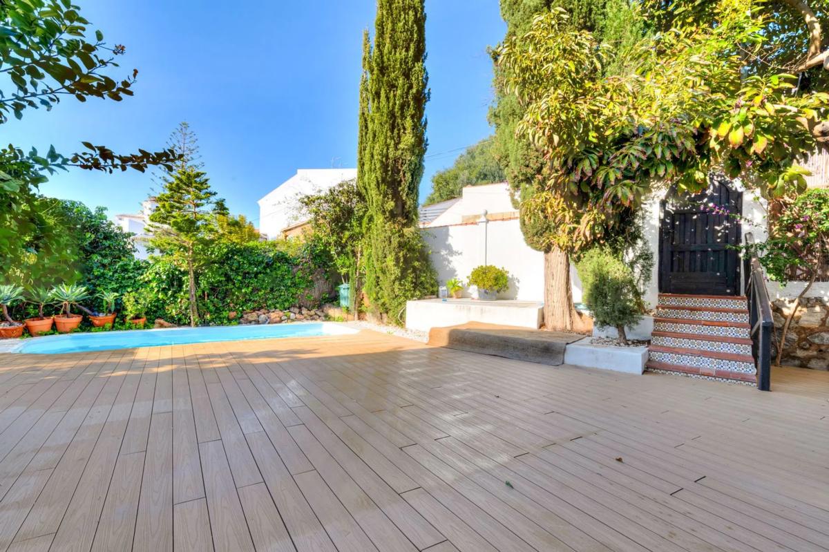 Venta de chalet adosado en Avenida los Pacos, 24 , Fuengirola photo 1