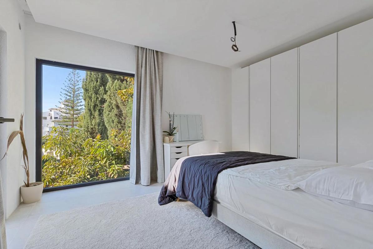 Venta de chalet adosado en Avenida los Pacos, 24 , Fuengirola photo 3