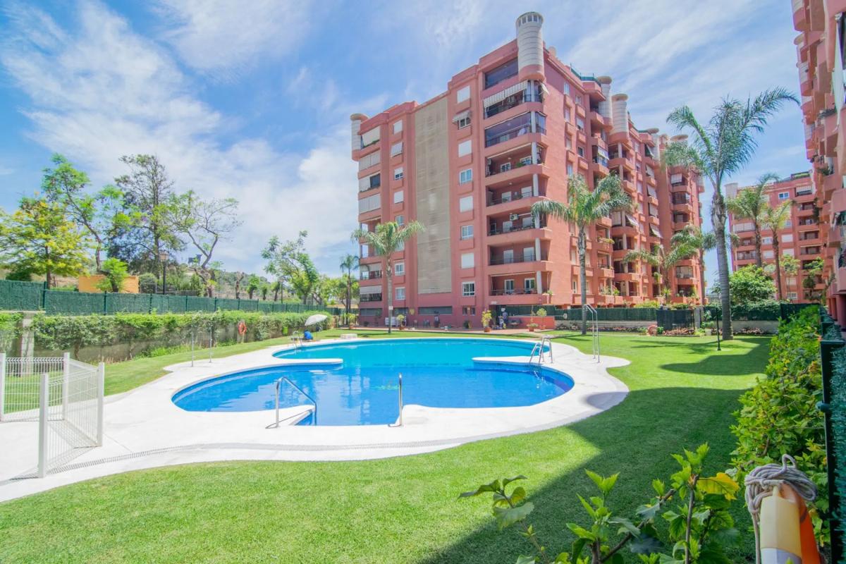 Venta de piso en Avenida de los Boliches, Fuengirola
photo 1