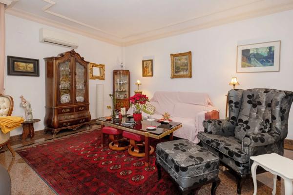 Chalet independiente en venta en Calle Melilla, Fuengirola
photo 1