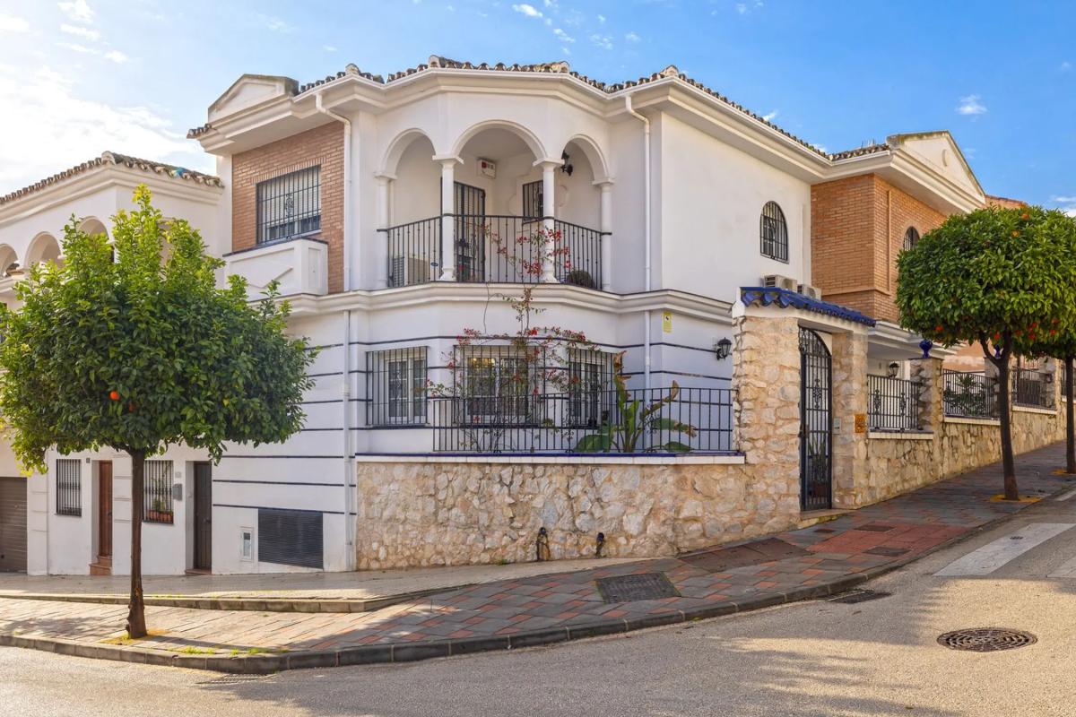 Sprzedaż niezależnego domku jednorodzinnego w  Calle Melilla, Fuengirola photo 4