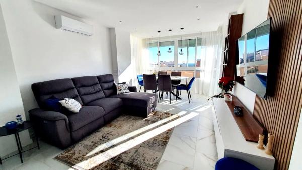 Квартира на продажу на  Calle Rodrigo de Triana, Фуэнхирола photo 2