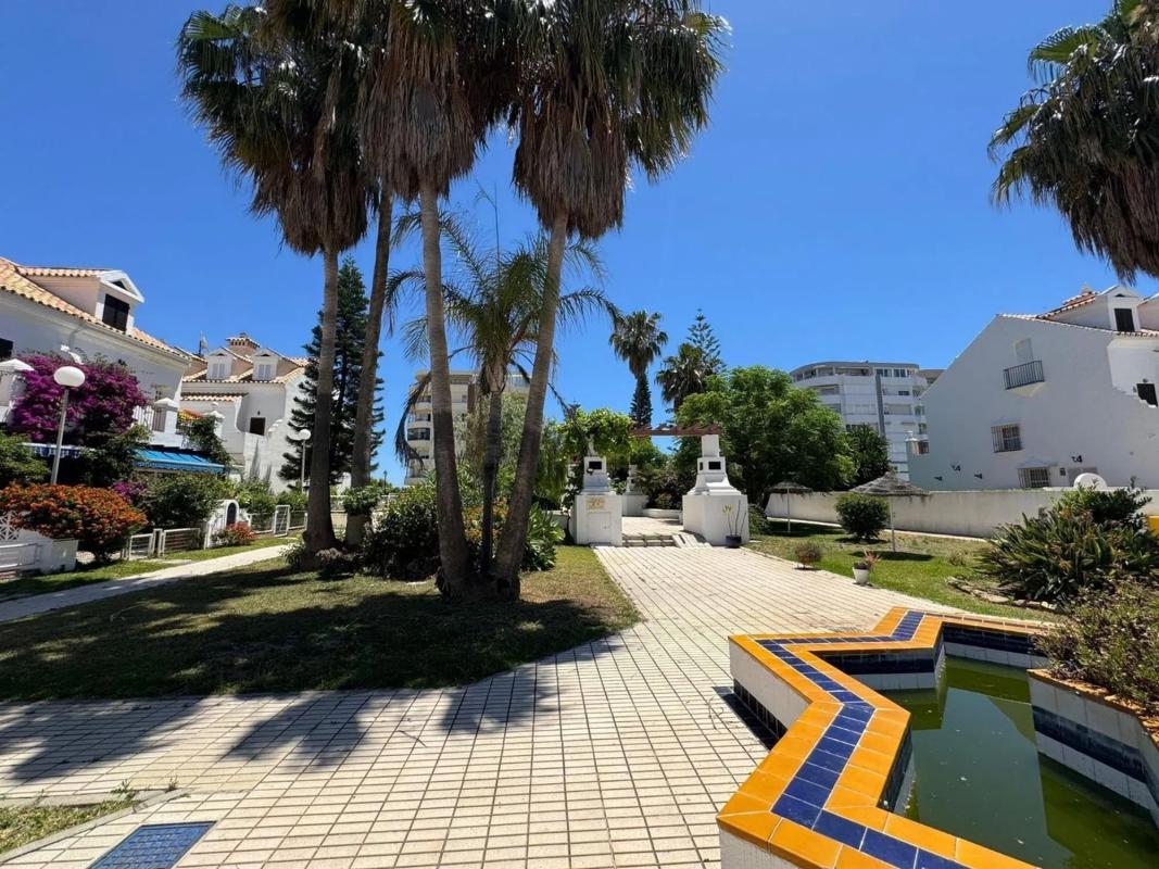 Venta de chalet adosado en Zona Sohail , Fuengirola photo 1