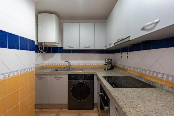 Квартира на продажу на  Calle León, Фуэнхирола photo 4