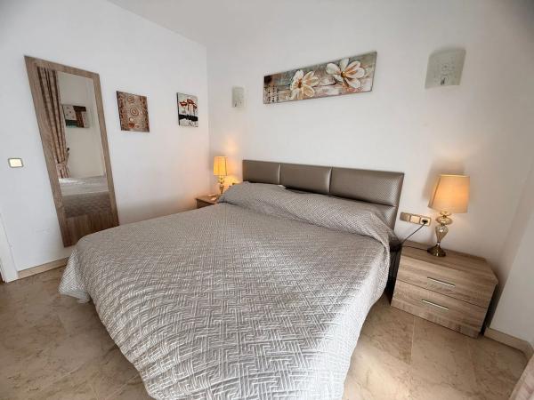 Apartment for sale in Calle las Deblas, Fuengirola photo 1